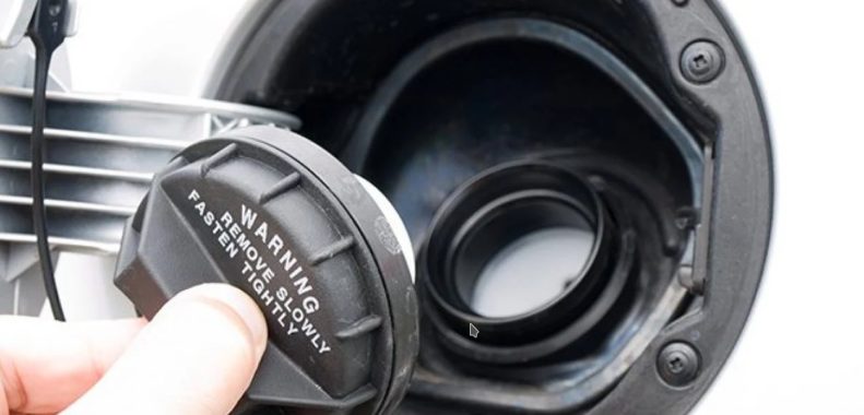 what problems can a loose gas cap cause