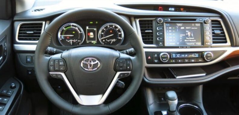 Common Toyota Highlander Hybrid Problems and Their Fixes