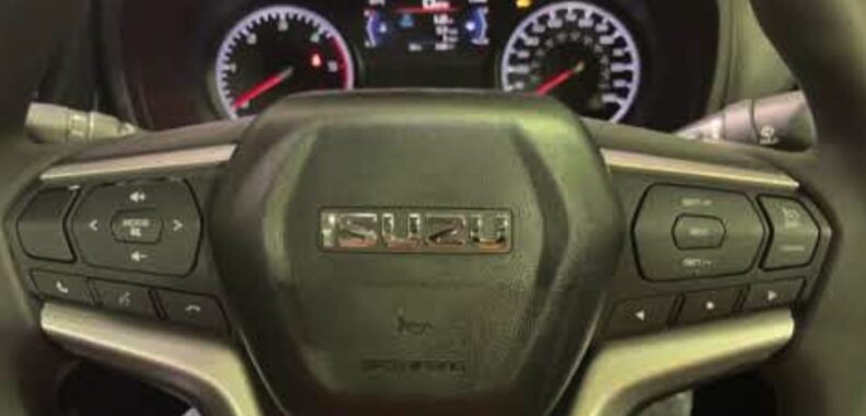 How to Set the Clock on an Isuzu D-Max